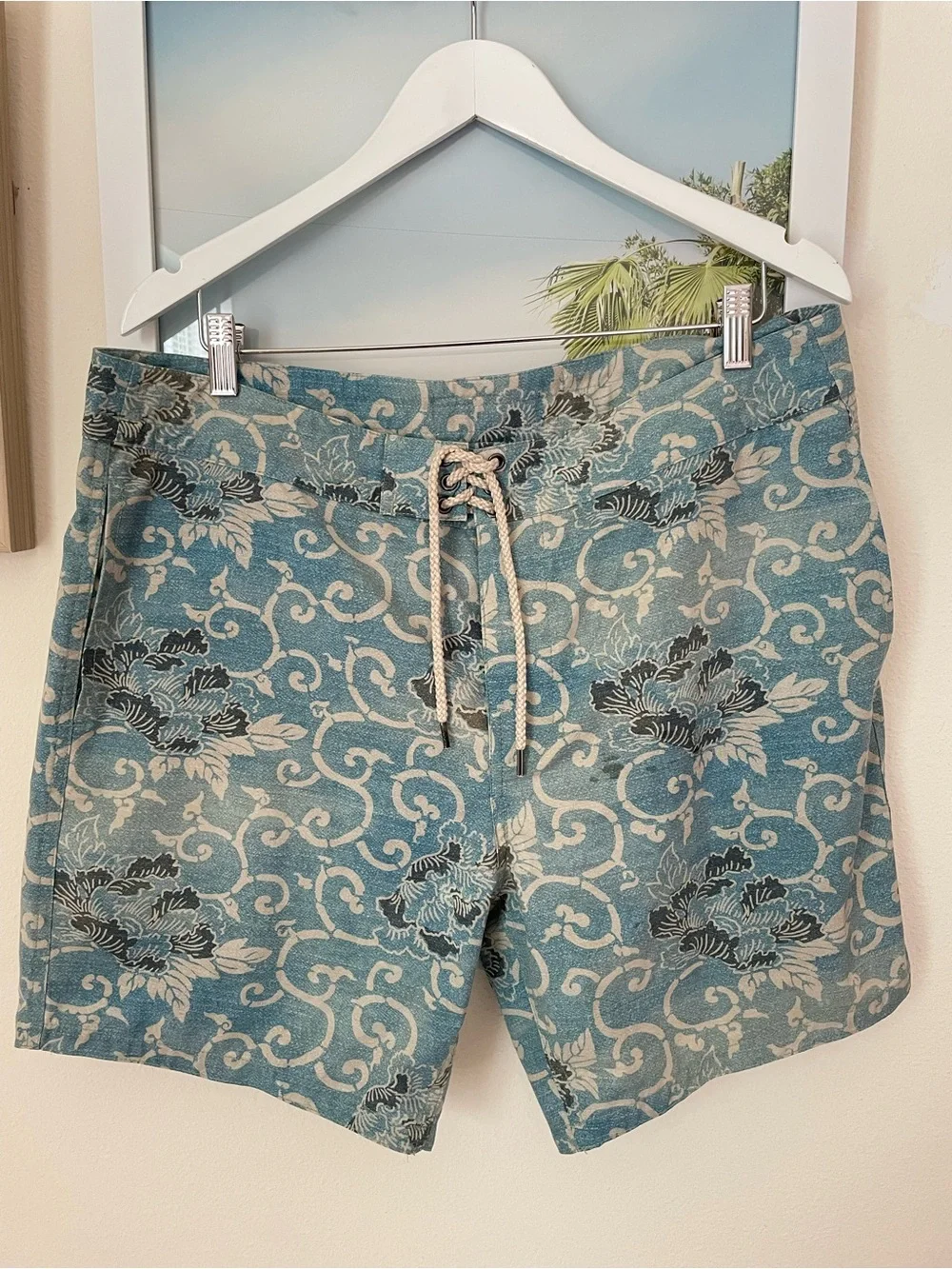 Faherty Board Shorts Swim Trunks Men's Size 36 Indigo Blossom Batik Print